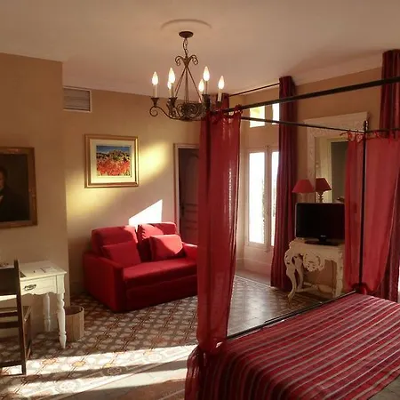 Du Chateau Des Fines Roches 4*