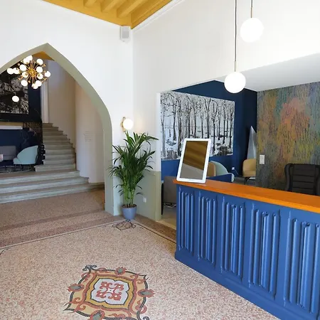 فندق Du Chateau Des Fines Roches