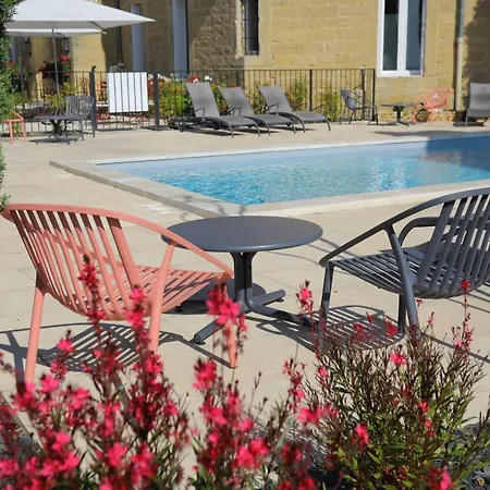 Du Chateau Des Fines Roches 4*