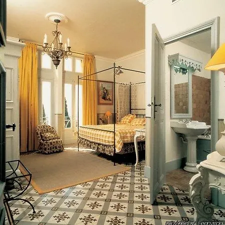 فندق Du Chateau Des Fines Roches 4*