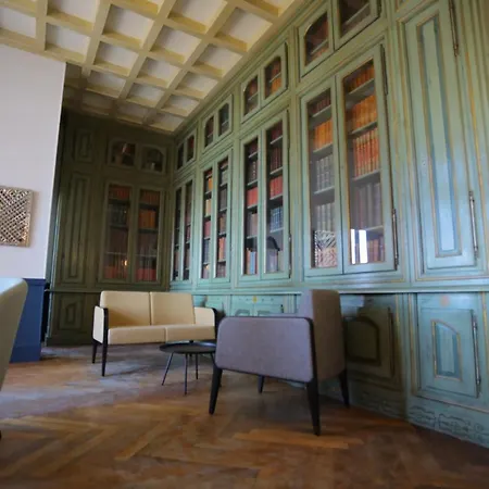 Du Chateau Des Fines Roches Hotel