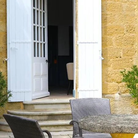 Du Chateau Des Fines Roches Hotel