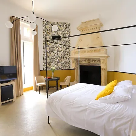 Du Chateau Des Fines Roches Hotel 4*