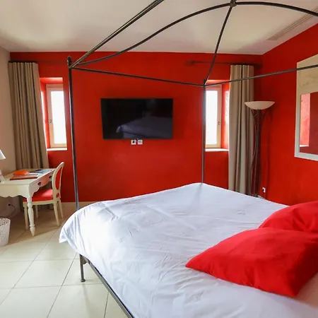 Du Chateau Des Fines Roches Hotel 4*