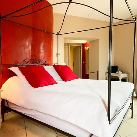 Hotel Du Chateau Des Fines Roches 4*