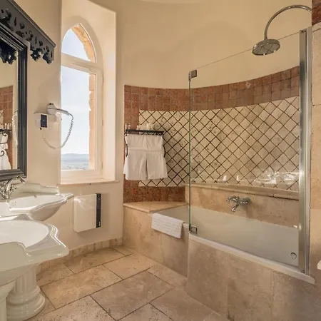 Hotel Du Chateau Des Fines Roches