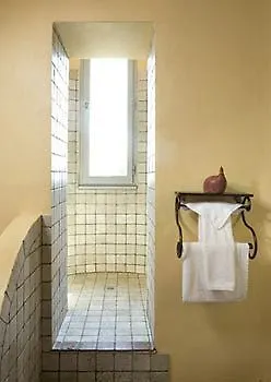 Du Chateau Des Fines Roches 4*