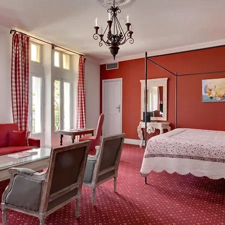 Hotel Du Chateau Des Fines Roches 4*